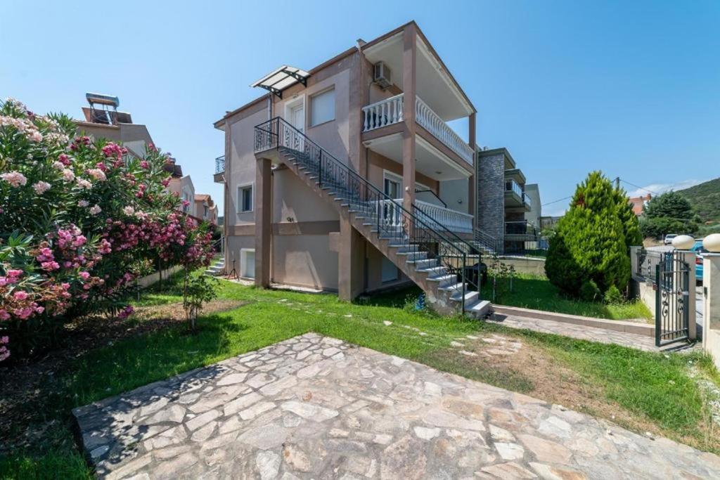 Side By Side Apartment Nea Iraklitsa Екстериор снимка