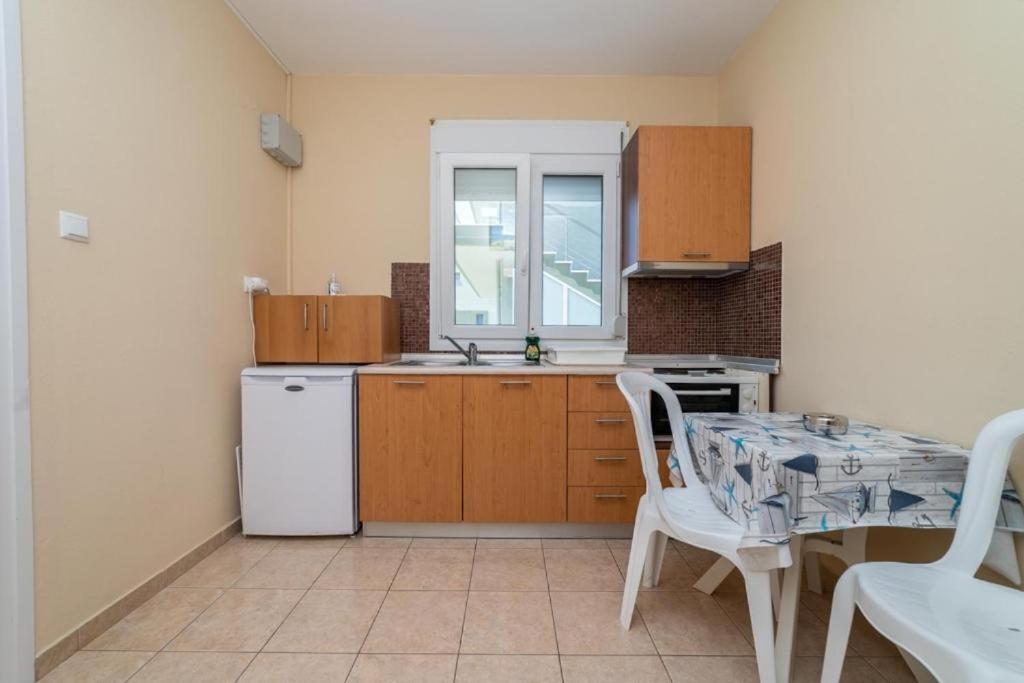 Side By Side Apartment Nea Iraklitsa Екстериор снимка