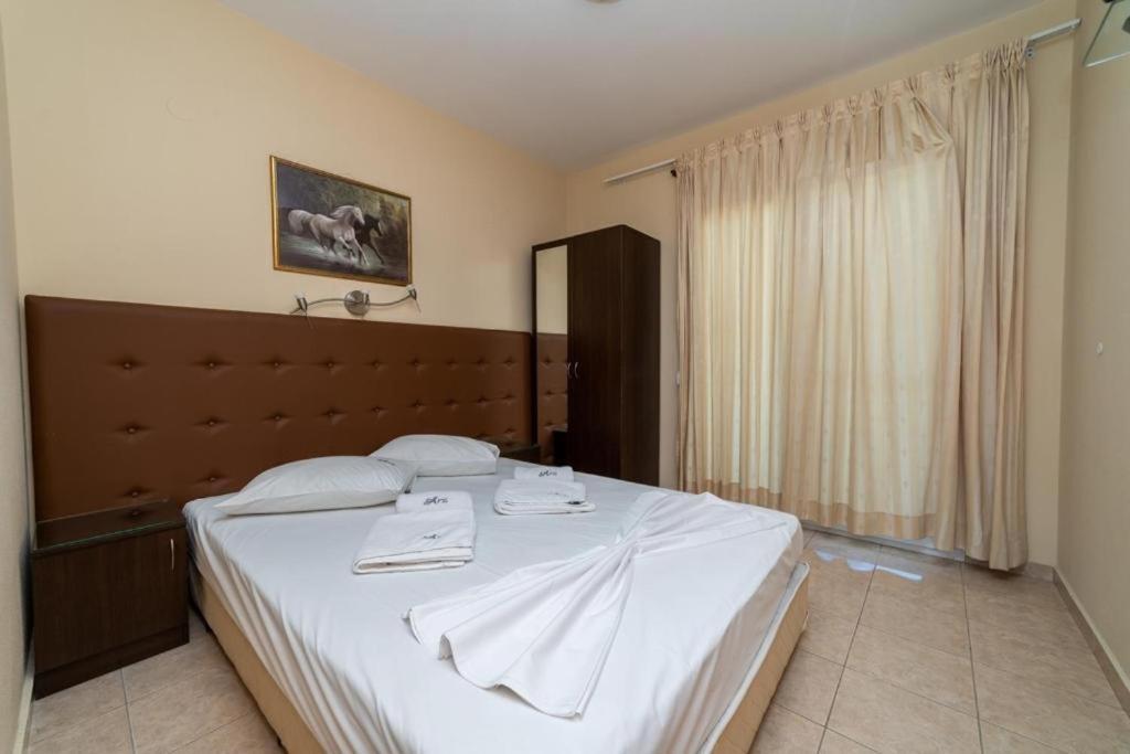 Side By Side Apartment Nea Iraklitsa Екстериор снимка