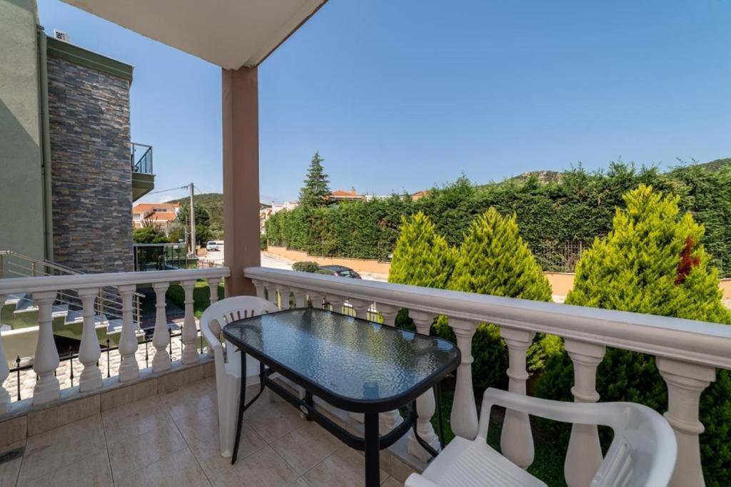 Side By Side Apartment Nea Iraklitsa Екстериор снимка